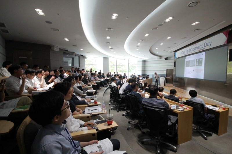 산업은행은 16일 여의도 본점 1층 IR센터에서 중견기업과 벤처기업을 대상으로 'KDB TechConnect Day'를 개최했다. / 사진= 산업은행