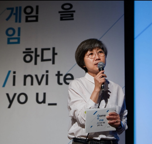▲최윤아 넥슨컴퓨터박물관 관장이 이번 전시회에 대해 설명하고 있다(사진=넥슨)