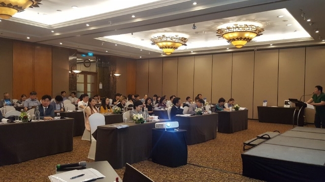 투게더앱스 담당자가 2019 베트남 IR 및 액셀러레이팅 행사에 참석해 프레젠테이션 하고 있다. / 사진 = 투게더앱스
