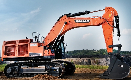 ▲두산인프라코어가 러시아 바이칼 호수 인근 석탄 광산 고객사에 공급한 80톤 초대형 굴착기다(사진=두산인프라코어)