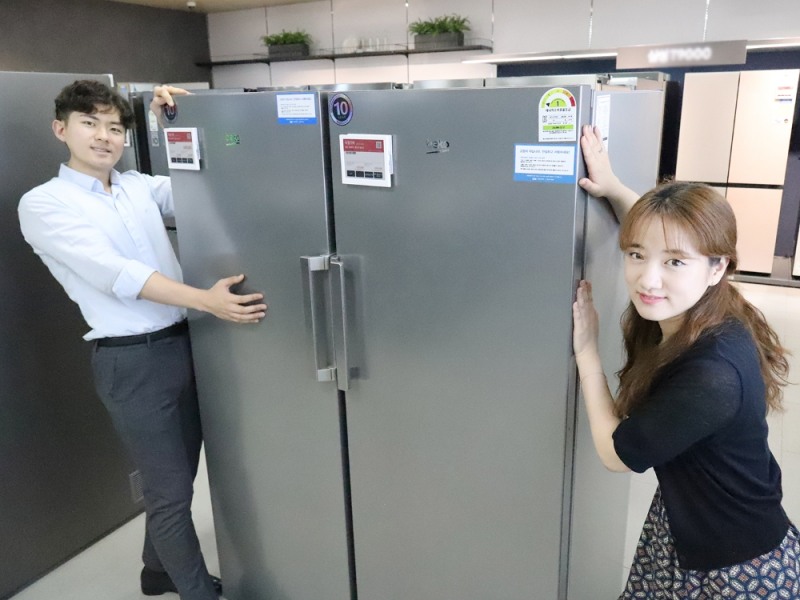 롯데하이마트가 23일 단독 운영하는 터키 브랜드 베코(beko)의 '셀렉티드 패키지 냉장고'를 론칭했다. /사진제공=롯데하이마트