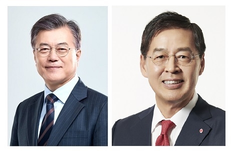 문재인 대통령(왼쪽)과 신학철 LG화학 부회장.