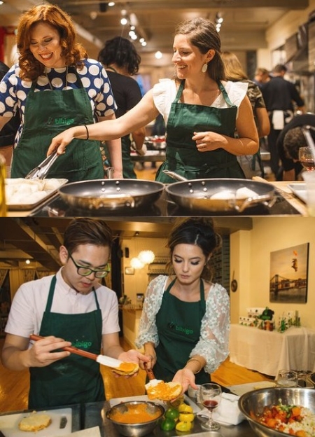 상단) 잡지 Better Homes and Gardens 에디터 Kristina Vanni(왼쪽)와 Food network magazine 에디터 Kate O'Brien이 한식 요리를 경험하는 모습. 하단) 잡지 Eater NY의 James Park(왼쪽)과 푸드블로거 Ewa Ko가 한식 요리를 경험하는 모습. /사진=CJ제일제당