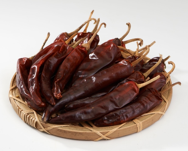 롯데마트는 오는 28일까지 전 점에서 ‘2019년 햇 건고추’를 저렴한 가격에 판매한다. /사진=롯데쇼핑.