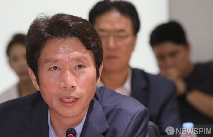 ▲이인영 더불어민주당 원내대표가 9일 오후 서울 여의도 KB증권에서 열린 '한국증시, 애널리스트로부터 듣는다' 간담회에서 모두발언을 하고 있다./사진=뉴스핌