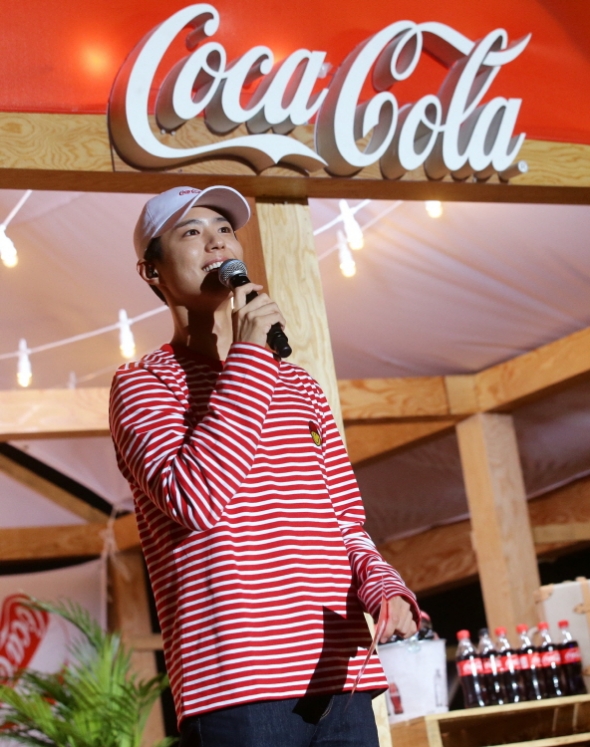 락 페스티벌의 짜릿한 밤을 장식하는 박보검의 깜짝 무대. /사진=한국코카콜라