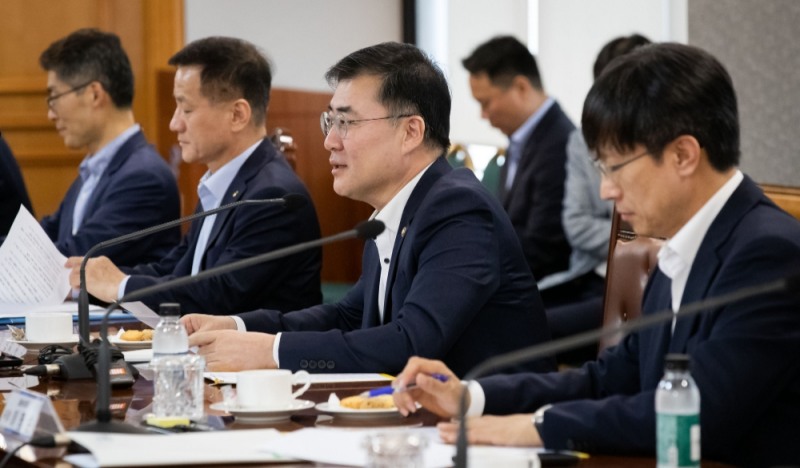 손병두 금융위원회 부위원장이 23일 서울 중구 은행연합회에서 주택금융개선 태스크포스(TF)회의에 참석해 모두발언을 하고 있다. / 사진= 금융위원회