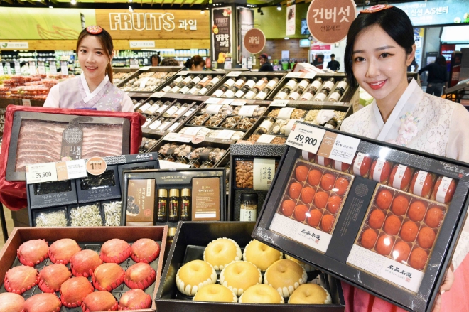 홈플러스는 민족 최대 명절인 추석을 맞아 전국 140개 매장에서 ‘추석 선물세트’ 본 판매를 개시한다. /사진=홈플러스.