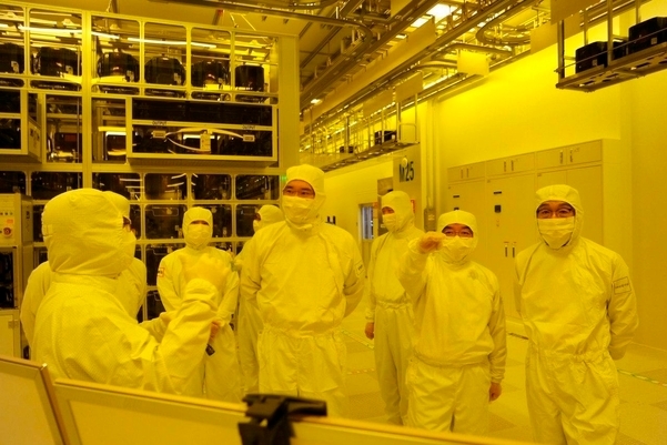 8월6일 삼성전자 천안사업장을 방문한 이재용 부회장. (사진=삼성전자)