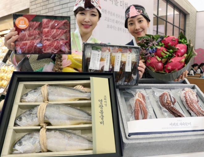 신세계백화점을 올해 추석 33만세트의 선물세트를 준비했다. /사진=신세계백화점.