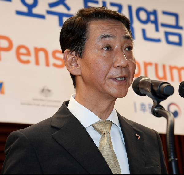 권용원 금융투자협회장이 5일 오후 서울 여의도 금투협 불스홀에서 열린 ‘한-호주 퇴직연금 포럼’에서 환영사를 하고 있다./사진=금융투자협회