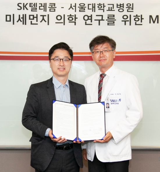 ▲ 홍승진 SKT AI홈Unit장(왼쪽)과 이창현 서울대학교병원 영상의학과 교수(오른쪽). /사진=SKT