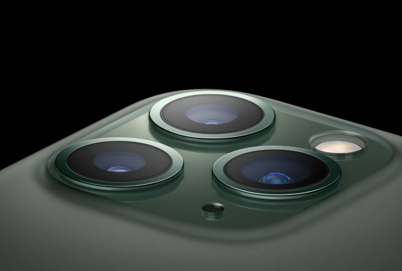 △아이폰11에 탑재된 트리플 카메라의 모습/사진=오승혁 기자(자료 편집)