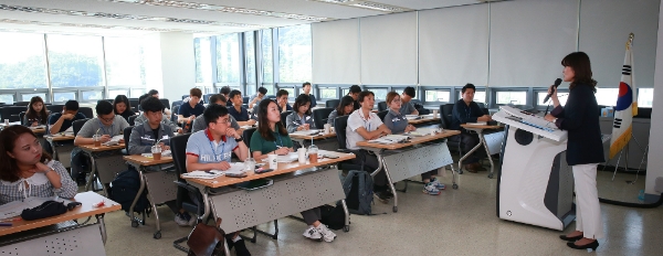 ▲ 회계직무 관련 실무자 72명이 옥포조선소 오션프라자에서 회계전문가 교육을 듣고 있다. /사진=대우조선해양