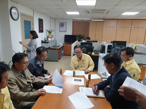 △사진은 박준하 인천광역시 행정부시장(오른쪽), 한태호 인천광역시 농축산유통과장(가운데), 임동순 인천농협지역본부장(왼쪽)