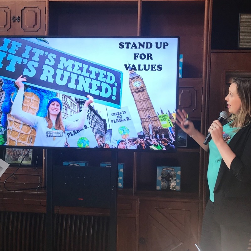 벤앤제리스의 칼리 스와익(Kalli Swaik) 아시아 및 뉴마켓 총괄이 19일 서울 마포구 연남동 벤앤제리스 팝업스토어에서 브랜드 경영 철학에 대해 설명하고 있다. /사진=구혜린 기자