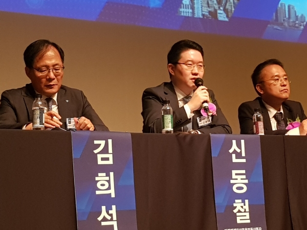 ▲신동철 미래에셋자산운용 부동산투자 본부장이 24일 열린 '2019 한국금융투자포럼'에서 주제 발표 2를 진행하고 있다.