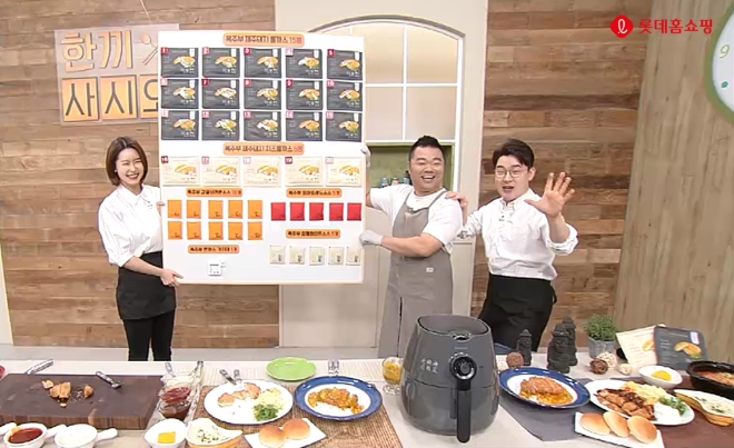 롯데홈쇼핑은 티커머스 채널 ‘롯데OneTV’의 올해 구매고객(19.1/1~9/25)이 지난해 같은 기간과 비교해 2배 이상 증가한 것으로 나타났다. /사진=롯데홈쇼핑.