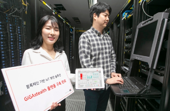 △ KT 직원들이 IDC센터에서 기가스텔스 플랫폼을 소개하고 있다. /사진=KT