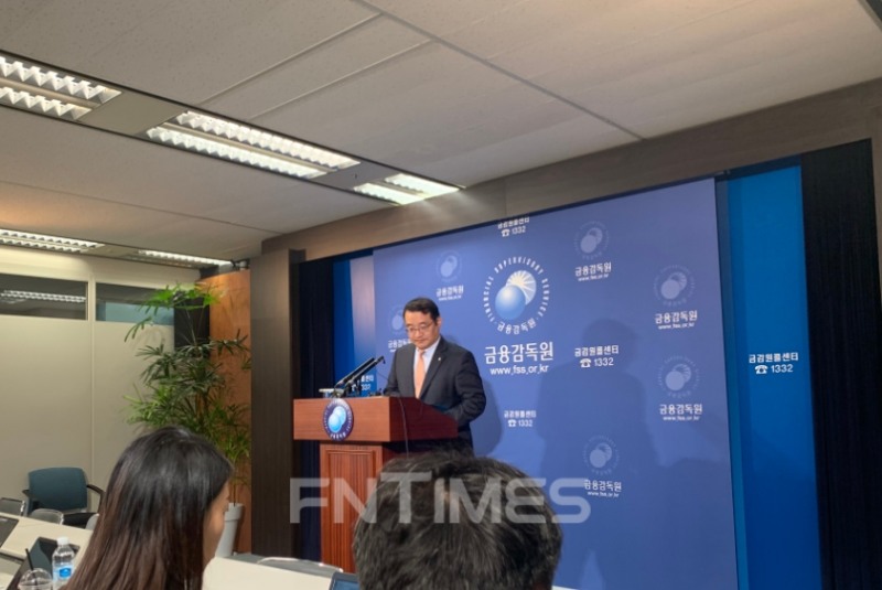 원승연 금융감독원 부원장이 '주요 해외금리 연계 DLF 관련 중간 검사결과' 발표에서 브리핑을 하고 있다./사진=전하경 기자