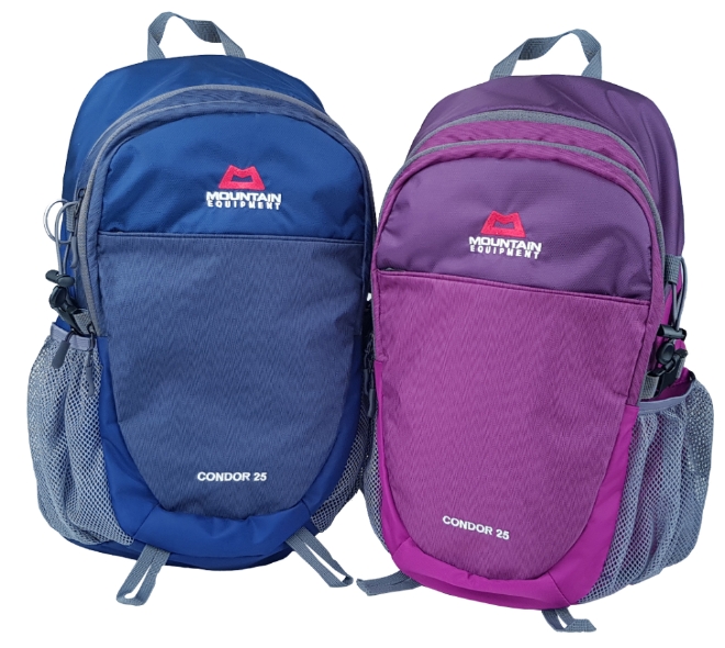 롯데마트는 오는 16일까지 ‘등산대전’을 진행해 등산가방, 스틱 등 등산용품 총 30여개 품목을 초특가에 선보인다. /사진=롯데쇼핑.