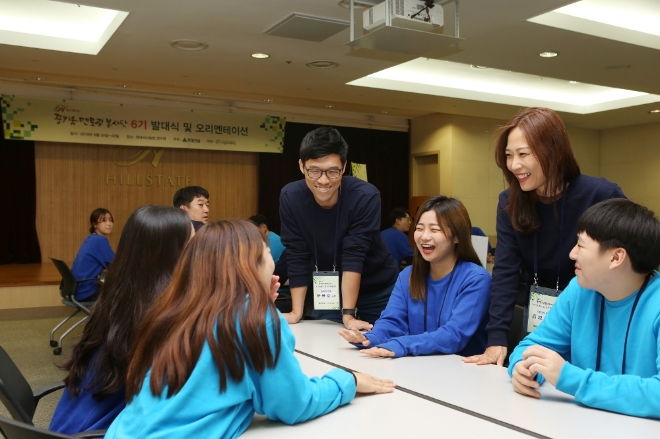 현대건설이 힐스테이트 꿈키움 멘토링 봉사단 6기를 발족하고 멘토링을 하고 있다. 사진=현대건설