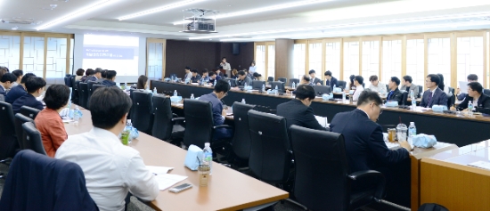 새마을금고중앙회가 지난 11일 서울 강남구 회관에서 한국사회적기업진흥원과 함께 ‘마을관리협동조합 운영지원 전문기관 워크숍’을 진행하고 있다. / 사진 = 새마을금고중앙회