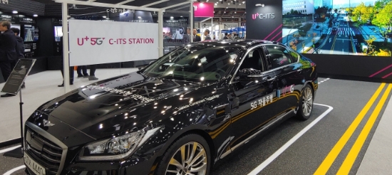 △ LG유플러스가 DIFA 2019서 5G 자율협력주행 성공한 차량을 선보였다. /사진=LG유플러스