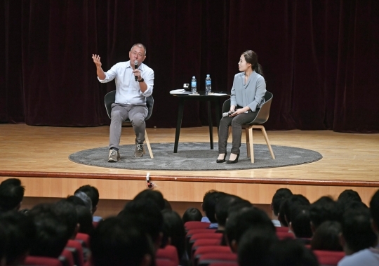 정의선 현대차 수석부회장(왼쪽). (사진=현대차)