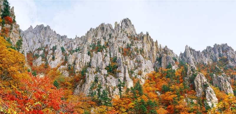 △현대아산 홈페이지 속 금강산의 모습/사진=오승혁 기자(자료 편집)