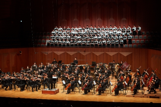 지난 23일 저녁 예술의 전당 콘서트홀에서 제10회 '뽀꼬 아 뽀꼬' 음악회가 진행됐다. 사진은 '뽀꼬 아 뽀꼬' 오케스트라의 공연 모습. / 사진 = 삼성화재