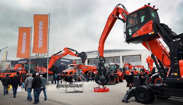△ 지난 4월 독일 뮌헨에서 열린 세계 최대 건설기계 전시회 ‘바우마(Bauma) 2019’의 전경. /사진=두산인프라코어