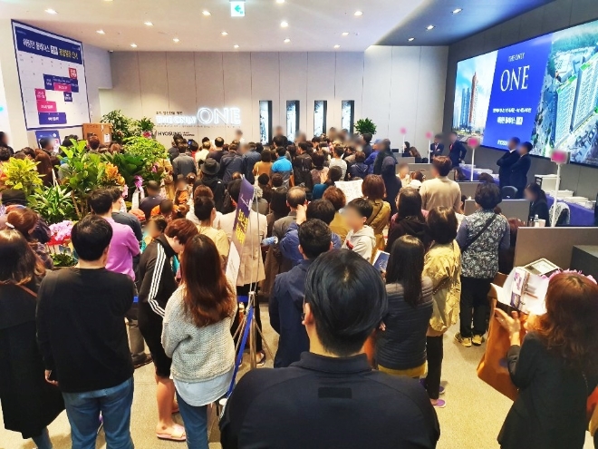 해링턴 플레이스 만촌 견본주택에 오픈한 지난 주말 3일간 총 1만50000여명이 다녀갔다. /사진=효성중공업.