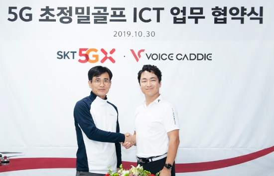 △ 신용식 SK텔레콤 Smart Energy City 유닛장(왼쪽)과 김준오 브이씨 대표(오른쪽). /사진=SKT