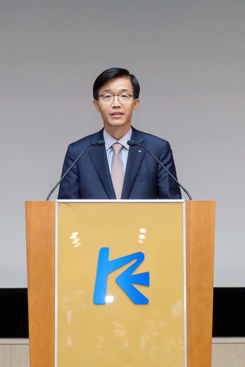 방문규 신임 수출입은행장이 1일 수은 여의도 본점 강당에서 열린 취임식에 참석해 인사말을 하고 있다. / 사진= 수출입은행(2019.11.01)