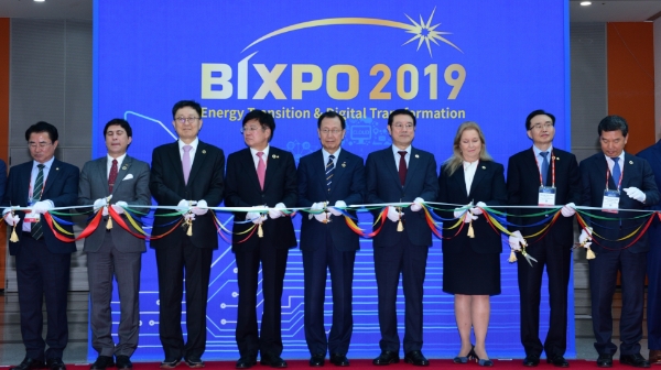 △ 김종갑 한전 사장(가운데)이 빅스포 전시관 개관 리본 커팅식에 참석했다. /사진=한전