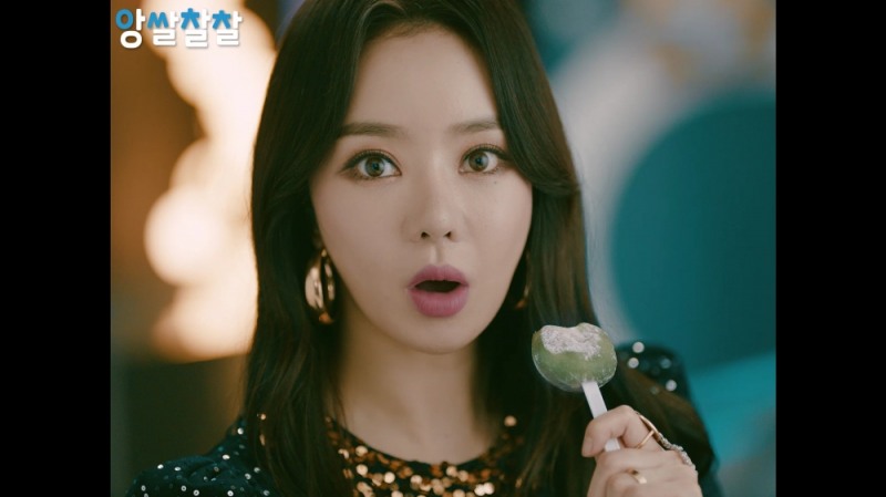 롯데제과는 과거 인기를 끌었던 '옥메와까' 광고의 모델 서우를 재발탁, 새로운 아이스크림 브랜드 광고를 방영한다. /사진제공=롯데제과