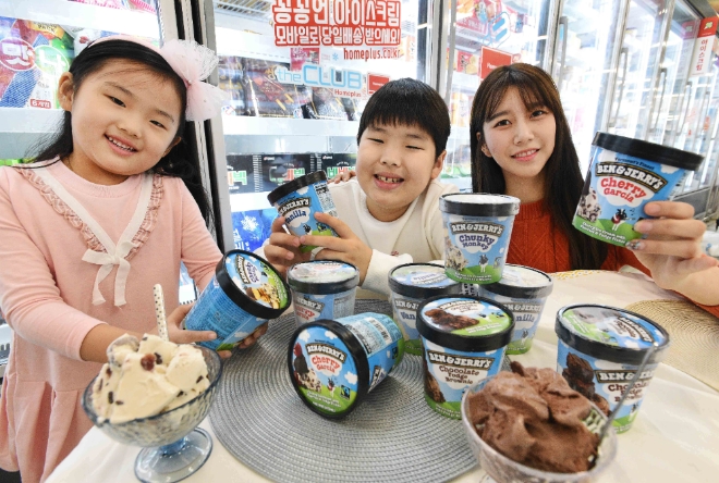 홈플러스는 글로벌 1위 브랜드인 ‘벤앤제리스(Ben&Jerry’s)’ 아이스크림 4종을 대형마트 최초로 11일 출시한다. /사진=홈플러스.