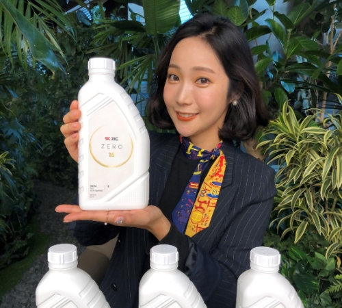 △ SK루브리컨츠가 지난달 출시한 차세대 친환경 윤활유 신제품 ‘SK 지크 제로(ZIC ZERO)’. /사진=SK이노베이션