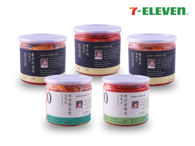 세븐일레븐은 심영순 요리연구가 레시피로 만든 1인 가구를 위한 소포장(500g/4입) 김장 김치를 판매한다. /사진=코리아세븐.