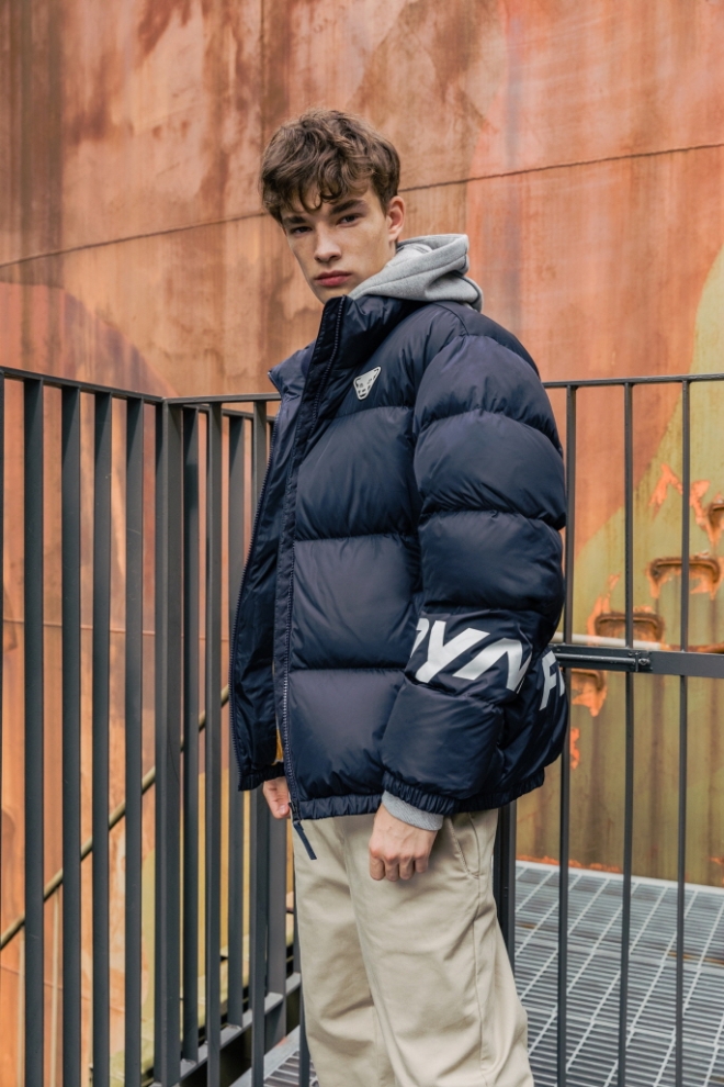 다이나핏은 1020 영타깃 공략을 위해 국내 최대 온라인 패션 스토어 무신사와 손을 잡았다. /사진=다이나핏.