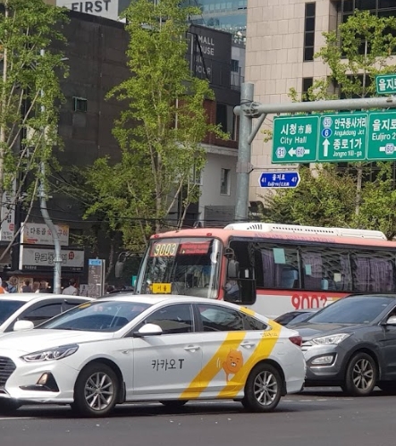 △을지로 지역을 운행 중인 카카오T 택시의 모습/사진=오승혁 기자 