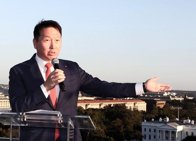 최태원 SK 회장 '26년 꿈' 바이오 '미래기술' AI 시너지 낸다...100억 투자