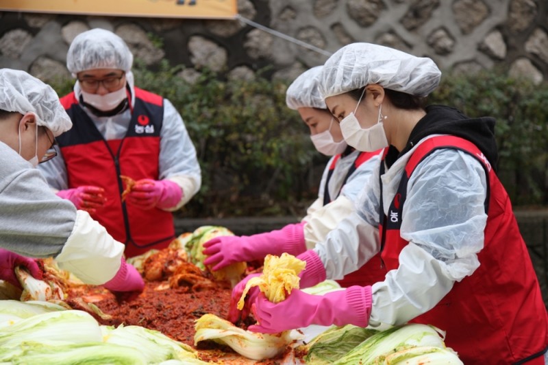 농심, 김장과 연탄봉사로 사랑나눔