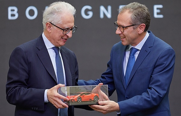 페데리코 파일라 주한 이탈리아 대사(왼쪽)과 스테파노 도메니칼리 오토모빌리 람보르기니의 회장 겸 CEO.