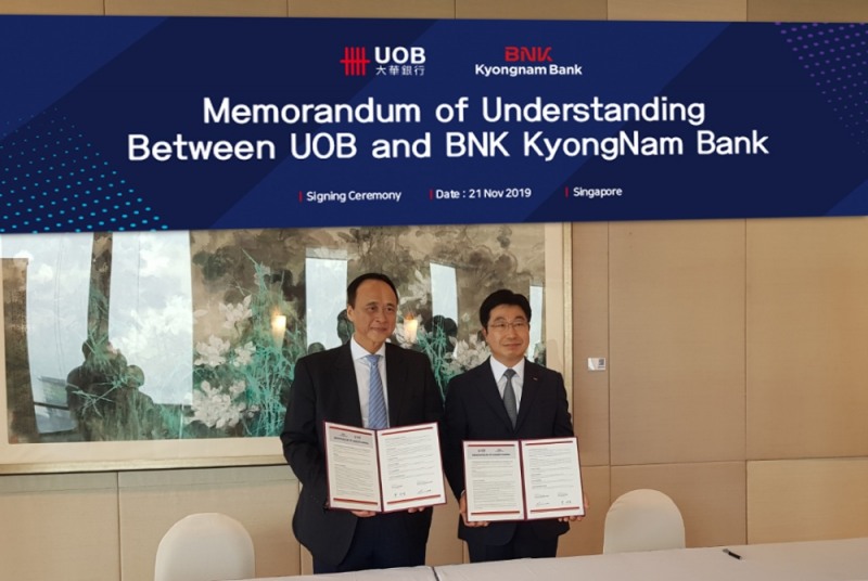 경남은행은 싱가포르 UOB은행과 협약을 체결, 아세안 지역 진출 국내 기업을 위한 협력사업을 추진하기로 했다./사진=경남은행
