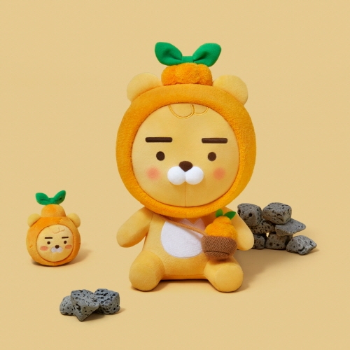 △한라봉 라이언이 제주도 돌담에 앉아있는 것 같은 모습의 인형/사진=카카오IX