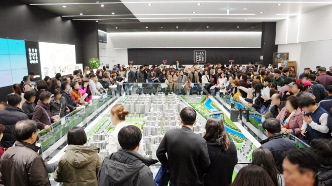 '수원 하늘채 더퍼스트' 견본주택에 주말 3일간 3만2000여명이 내방했다. /사진=코오롱글로벌.