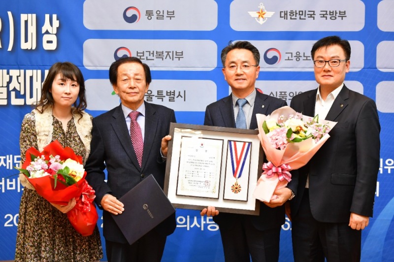 농협은행이 지난 29일 여의도 국회의사당에서 열린 '2019 대한민국사회공헌대상'에서 지역발전부문」 대상을 수상했다./사진=농협은행