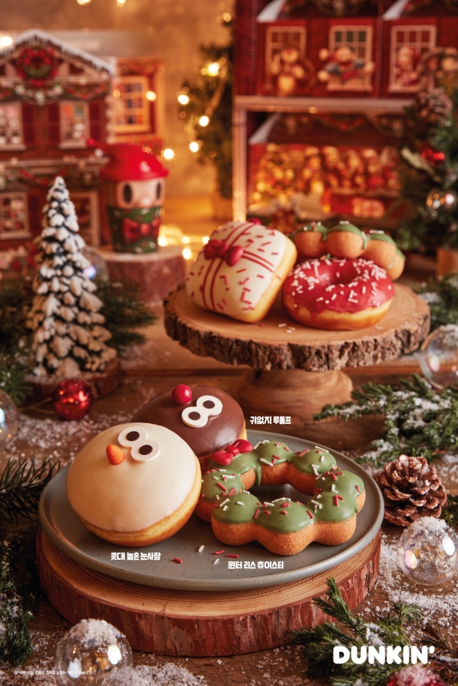 던킨도너츠가 크리스마스와 12월을 맞아 이달의 도넛을 포함한 신제품 도넛 10종을 출시했다. /사진=SPC그룹.